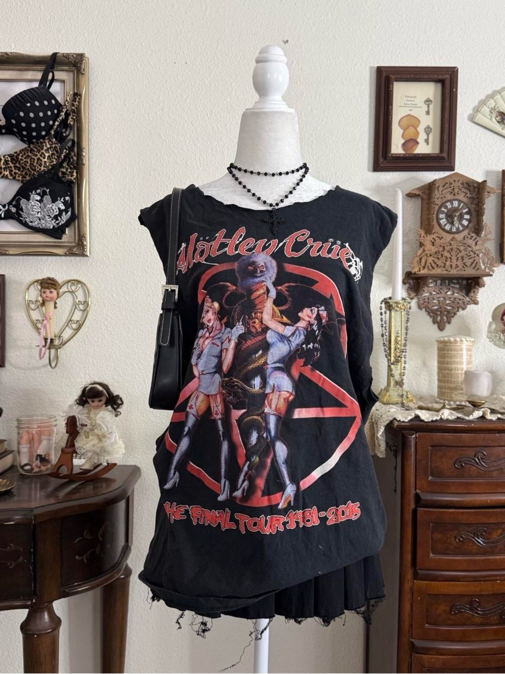 Grunge graphic mall goth heavy metal Motley Crue band tee